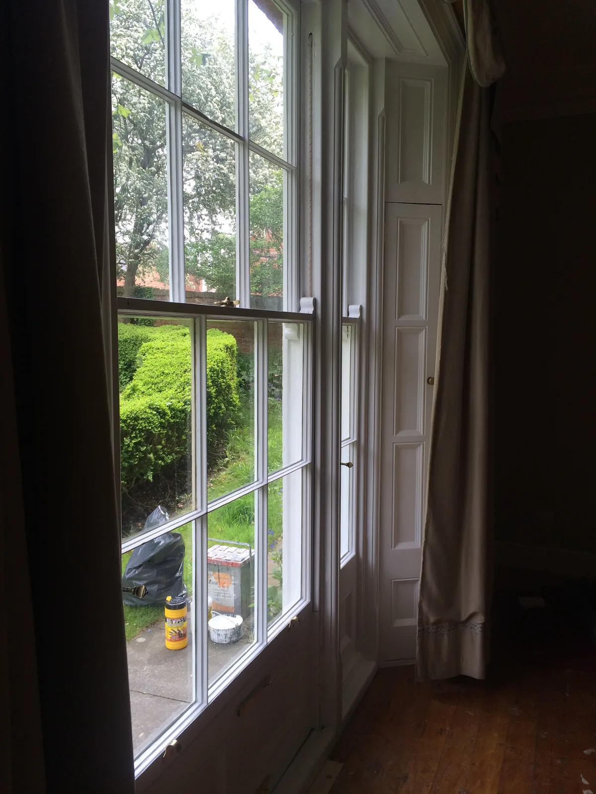 Finished white Georgian sash window and surrounding brickwork